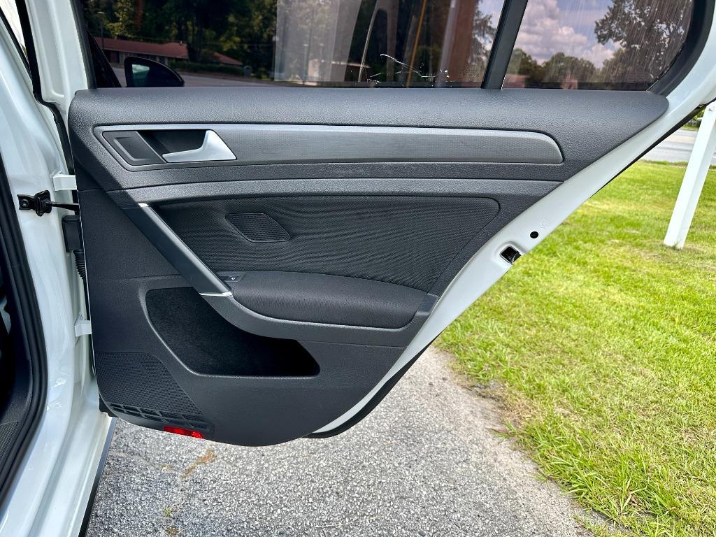 Volkswagen GTI photo 15