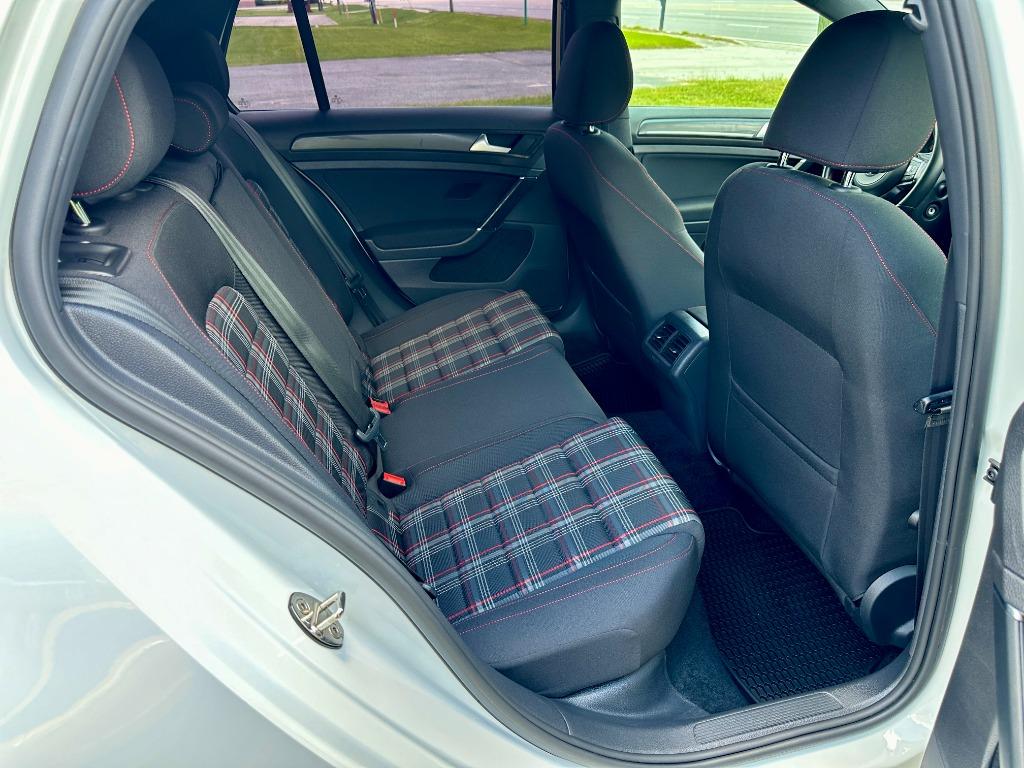 Volkswagen GTI photo 14