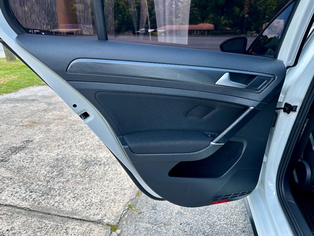 Volkswagen GTI photo 13