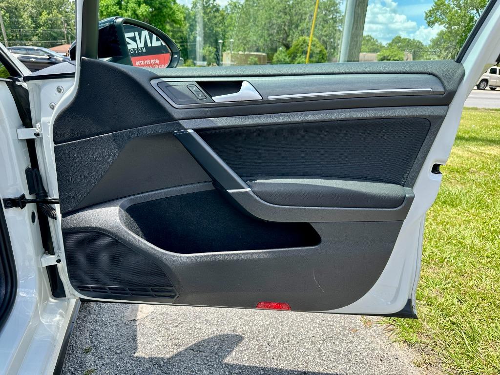 Volkswagen GTI photo 17