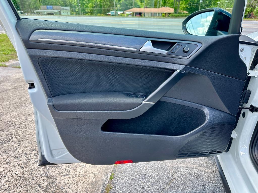 Volkswagen GTI photo 11