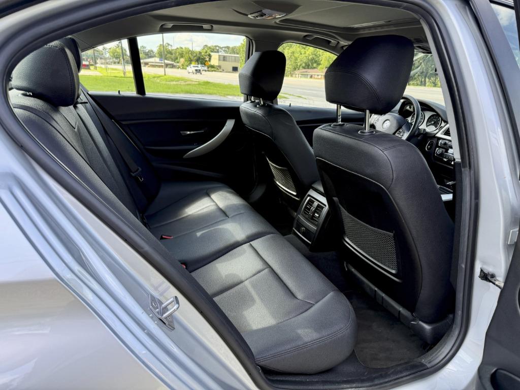 BMW 3-Series photo 15