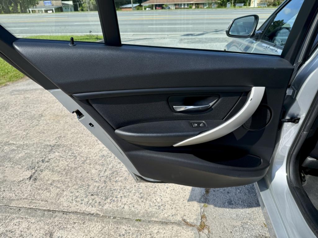 BMW 3-Series photo 14