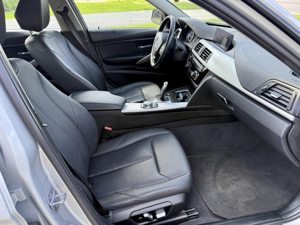 BMW 3-Series photo 17