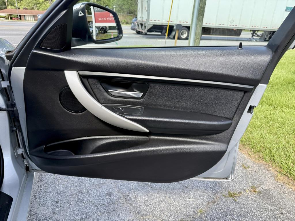 BMW 3-Series photo 18