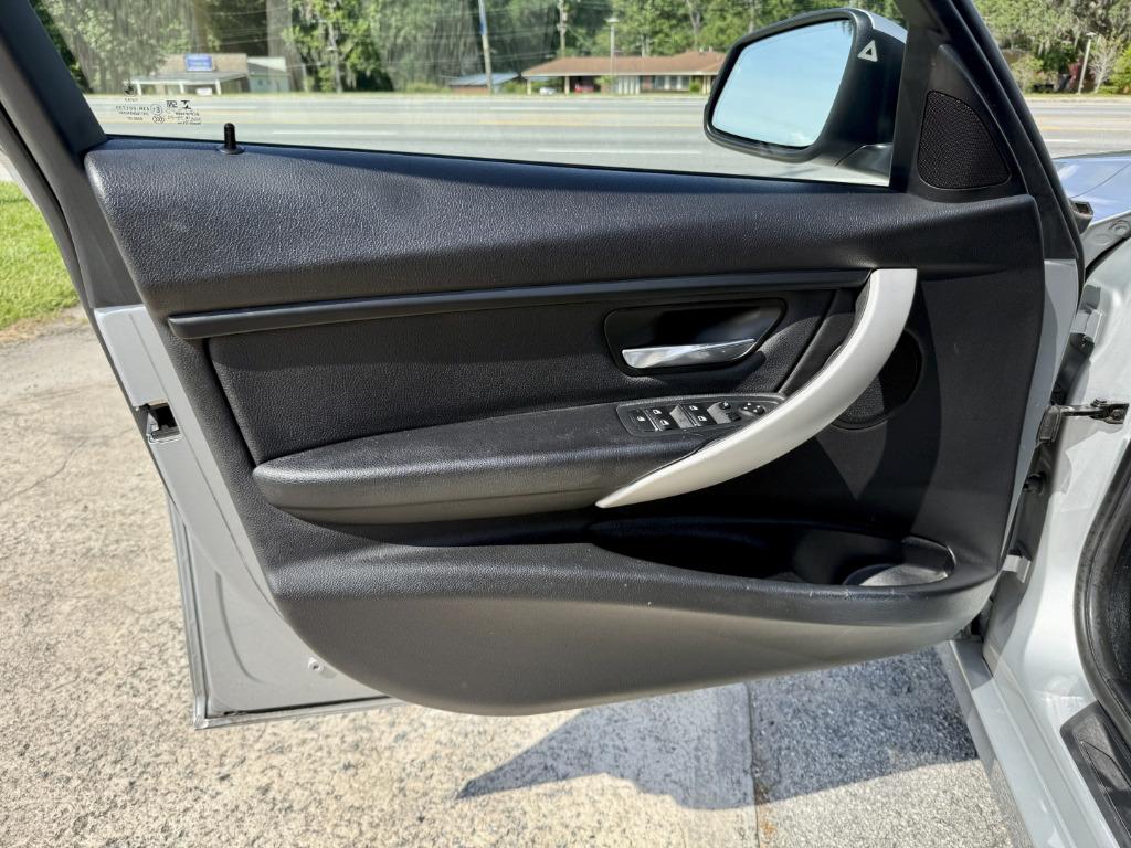 BMW 3-Series photo 12