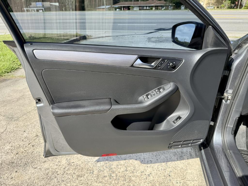 Volkswagen Jetta photo 12