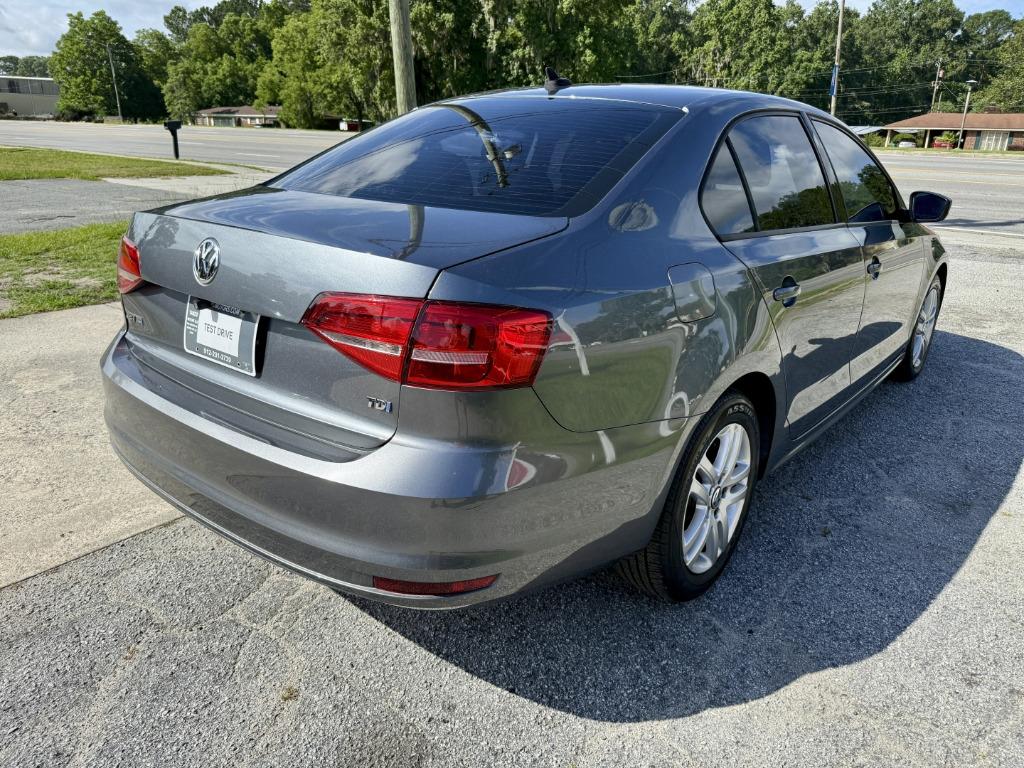 Volkswagen Jetta photo 6