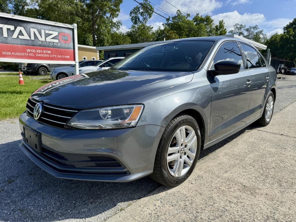 Volkswagen Jetta photo 2