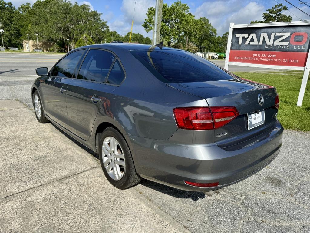 Volkswagen Jetta photo 4