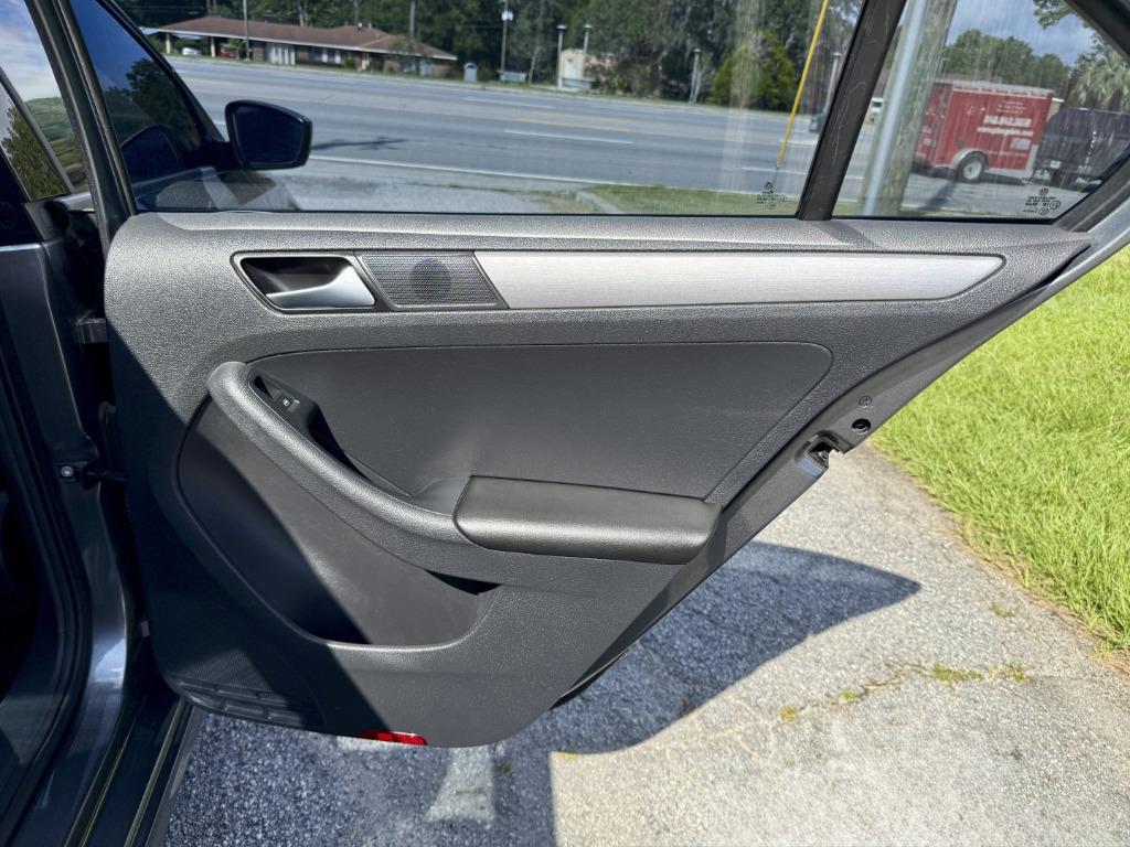 Volkswagen Jetta photo 16