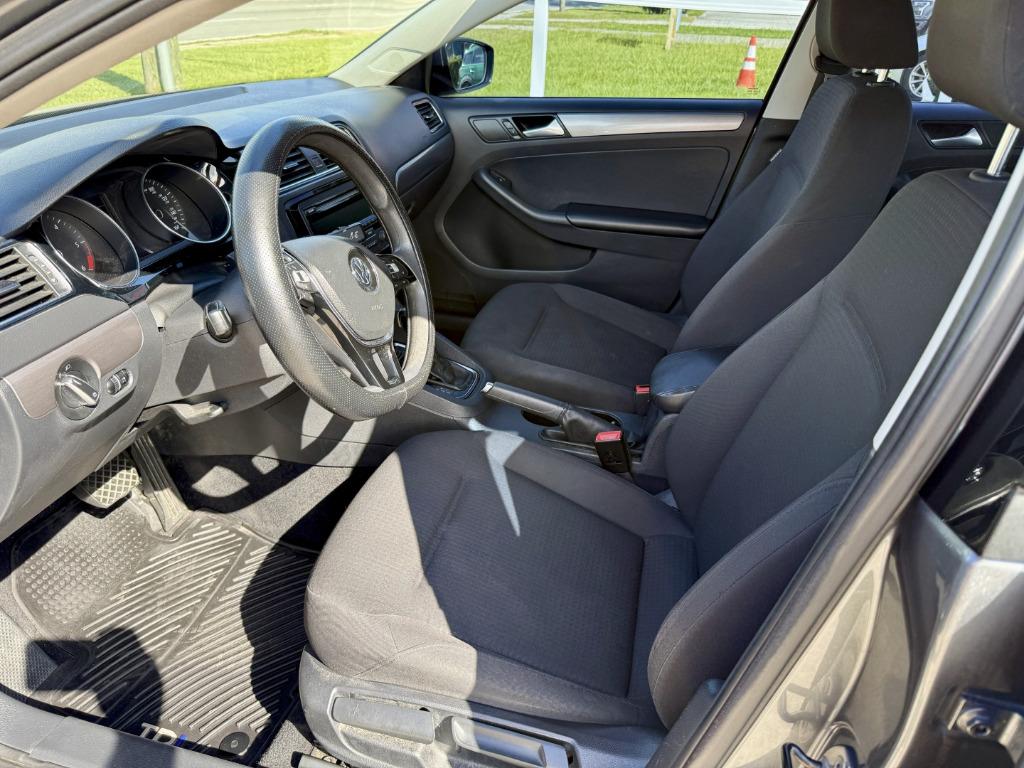 Volkswagen Jetta photo 10