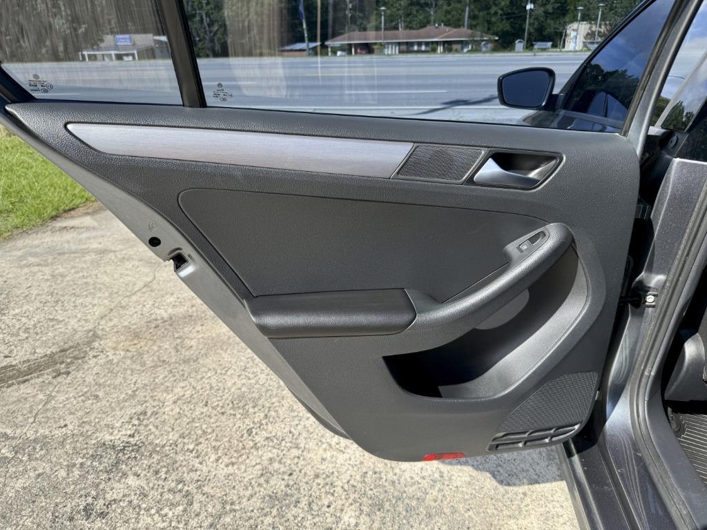 Volkswagen Jetta photo 14