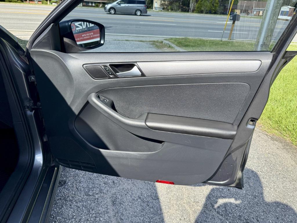 Volkswagen Jetta photo 18