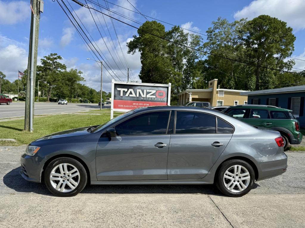 Volkswagen Jetta photo 3