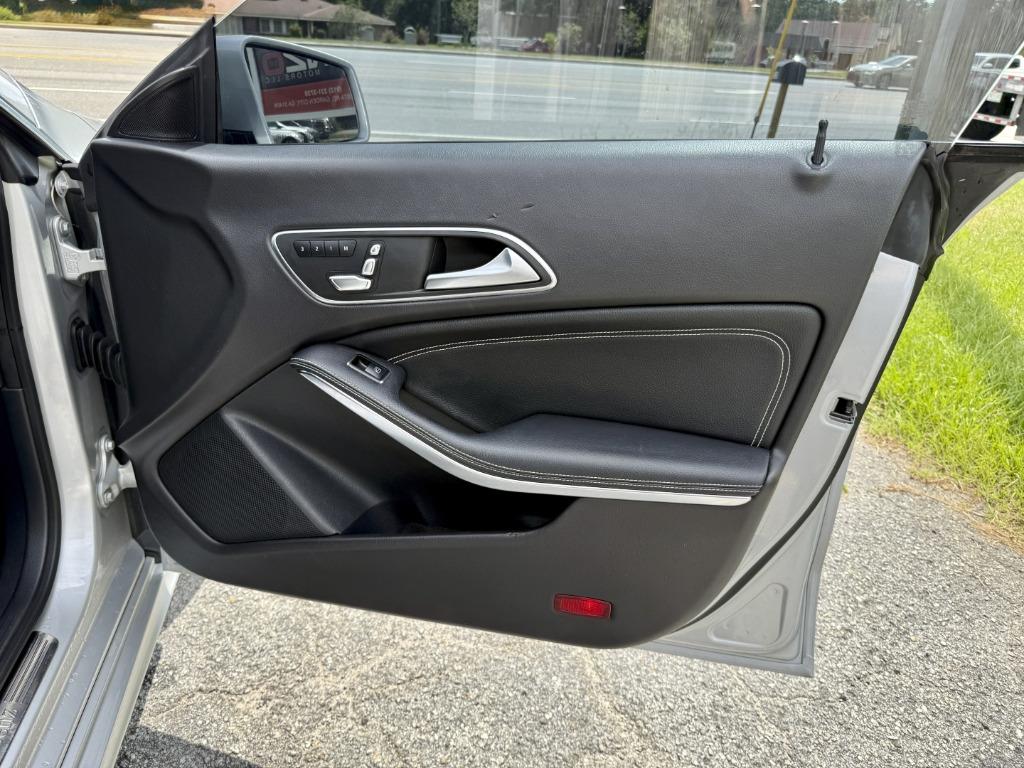 Mercedes-Benz CLA photo 18
