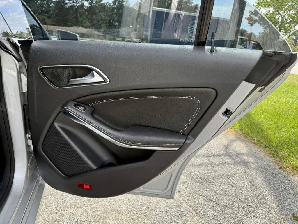 Mercedes-Benz CLA photo 16