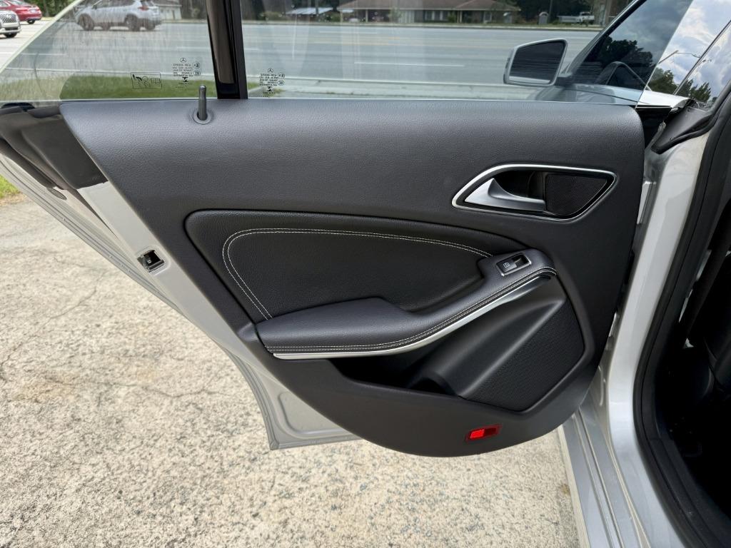 Mercedes-Benz CLA photo 14