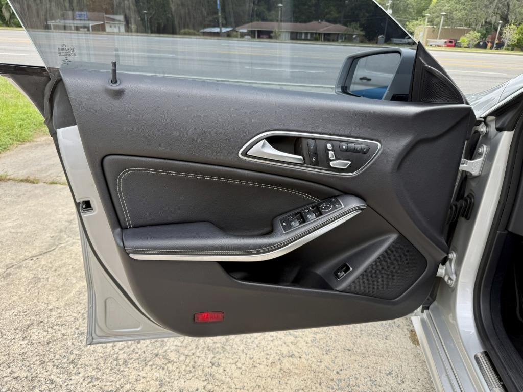 Mercedes-Benz CLA photo 12