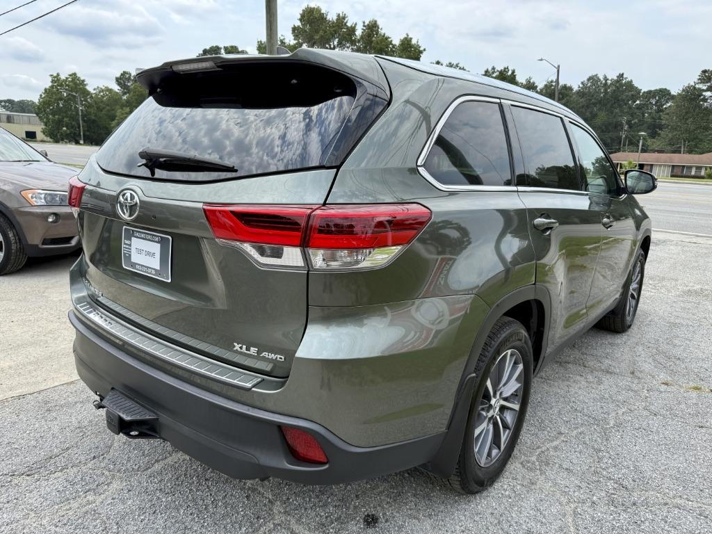 Toyota Highlander photo 6