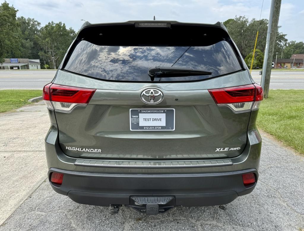 Toyota Highlander photo 5