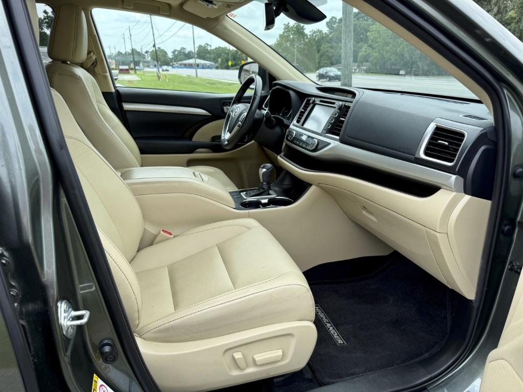 Toyota Highlander photo 18