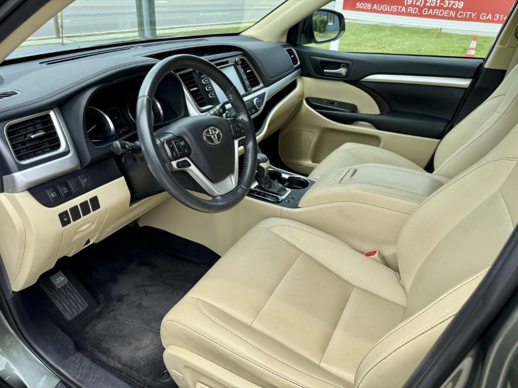 Toyota Highlander photo 10