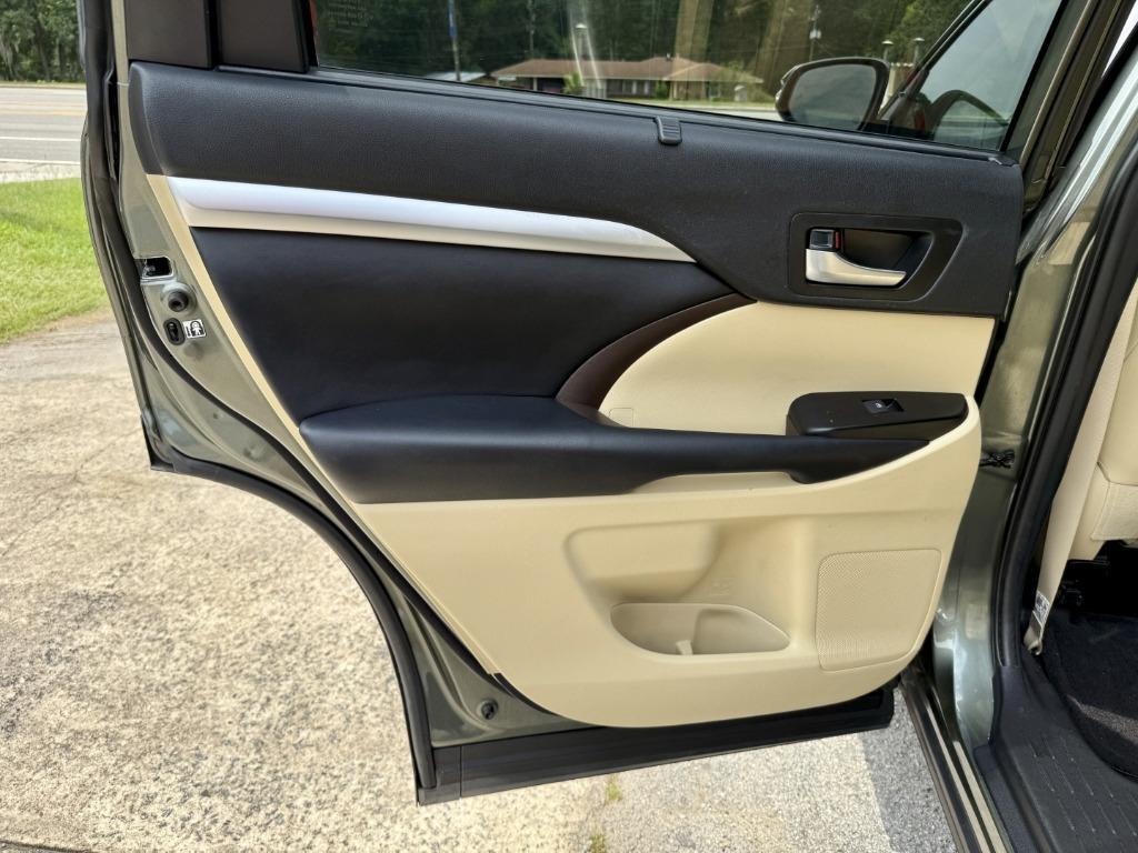 Toyota Highlander photo 14