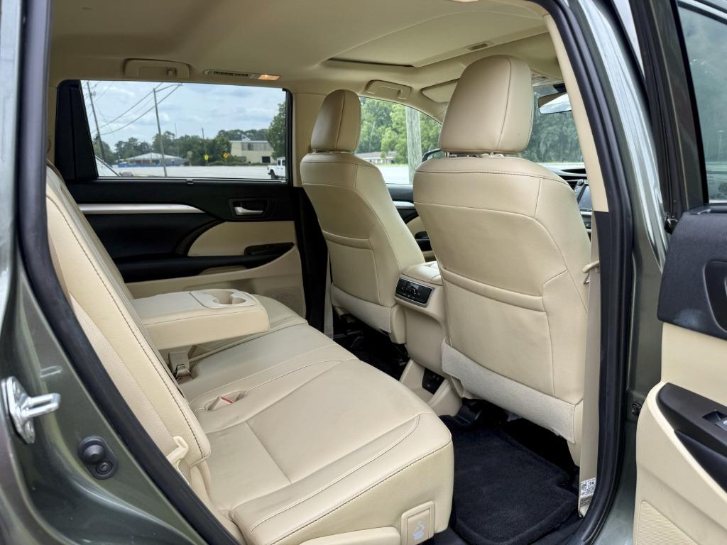 Toyota Highlander photo 15