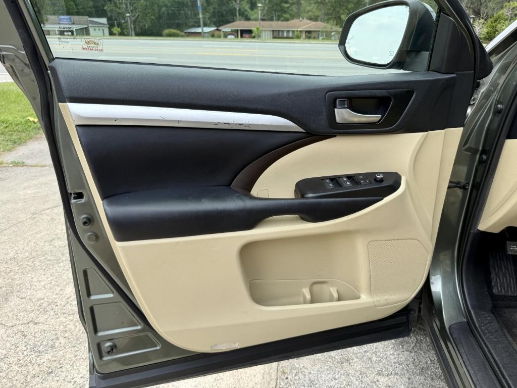 Toyota Highlander photo 12